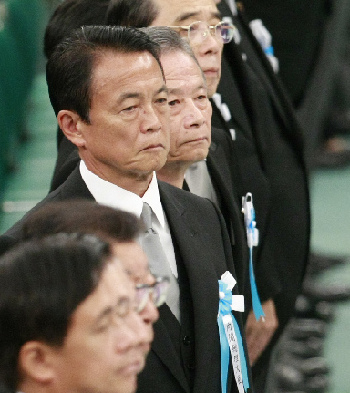麻生在戰(zhàn)敗日反省稱日本堅(jiān)持不戰(zhàn)誓言