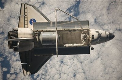 惡劣天氣致“發(fā)現(xiàn)”號航空飛機(jī)著陸計劃推遲1天