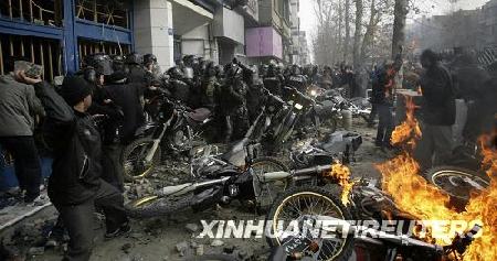 伊朗反對派與警方?jīng)_突致5死 300余人被捕