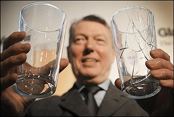英政府推廣防碎玻璃酒杯 稱將節(jié)省數(shù)十億英鎊醫(yī)療費(fèi)