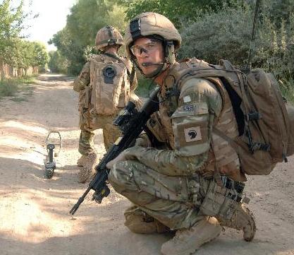 阿富汗“變節(jié)”士兵打死3名英軍 卡爾扎伊要求調(diào)查