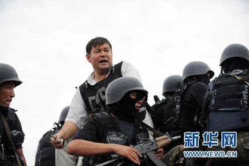 吉爾吉斯斯坦首都數(shù)千人集會譴責臨時政府