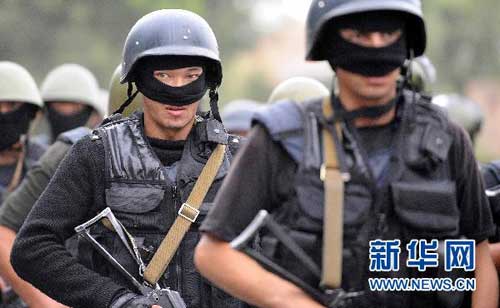 吉爾吉斯斯坦首都數(shù)千人集會譴責臨時政府
