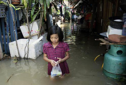 泰國多地遭洪水襲擊 59人死亡320萬民眾受災(zāi) 