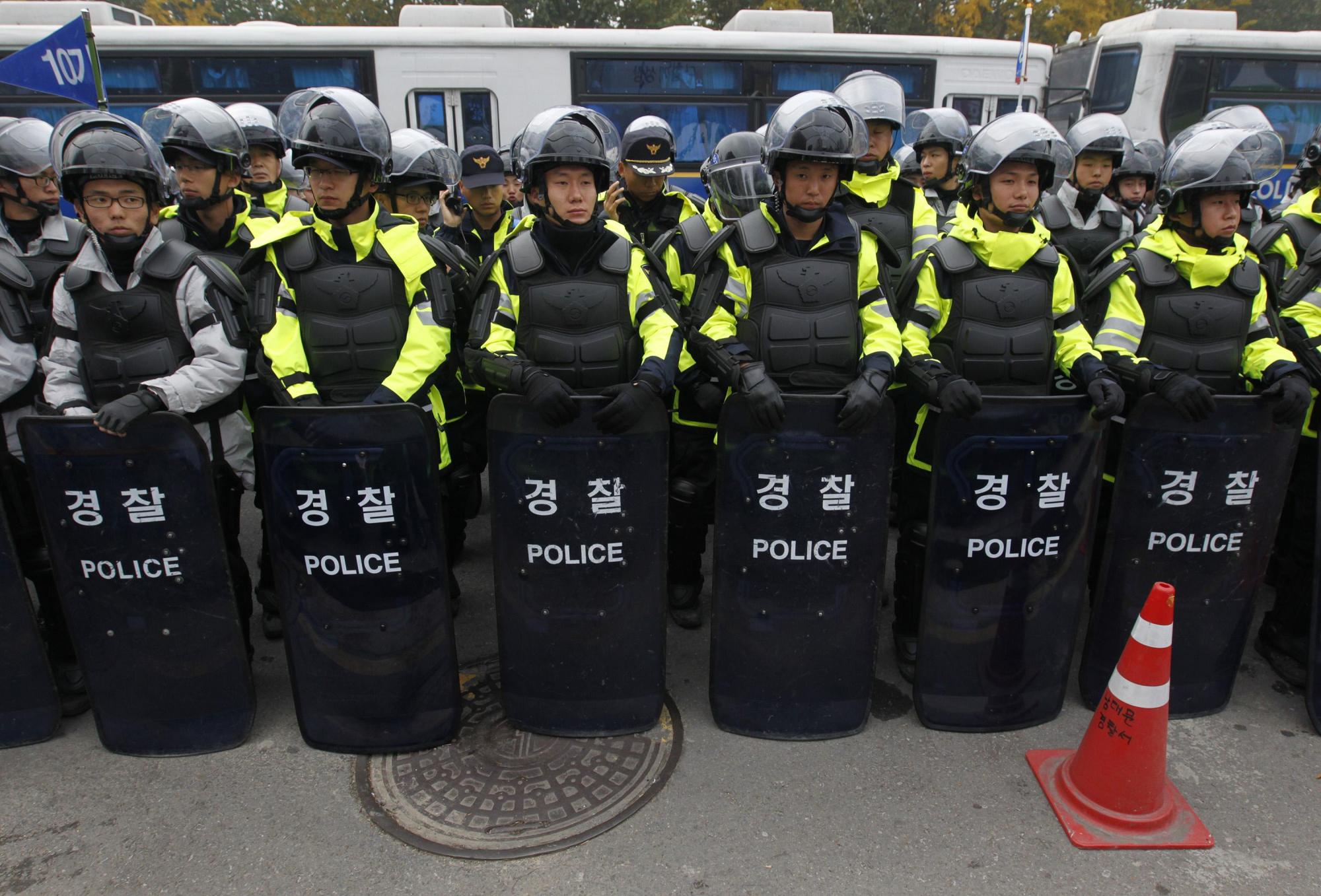 韓國(guó)數(shù)萬人游行反對(duì)G20峰會(huì) 一名恐怖嫌疑人被捕