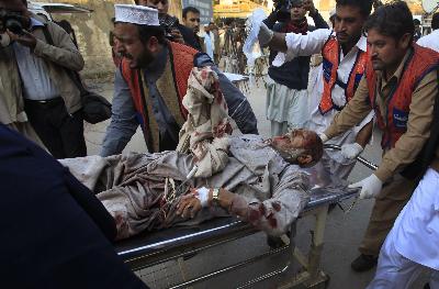 巴自殺式炸彈襲擊致近180人死傷 塔利班“認領(lǐng)”