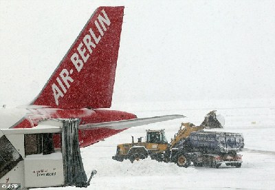 歐洲多國圣誕節(jié)遭遇強降雪 陸空交通困難旅客受罪