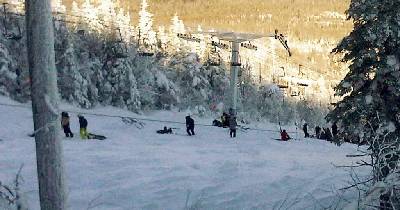 美滑雪場(chǎng)纜車索道遇強(qiáng)風(fēng)脫軌 8人受傷二百多人被困
