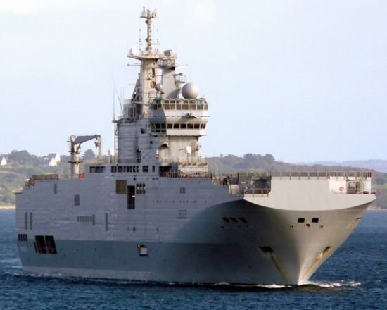 法國與俄羅斯簽約將共建四艘兩棲攻擊艦(圖)