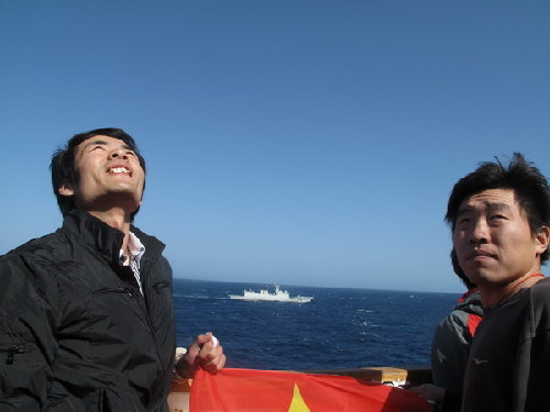 海軍“徐州號”在地中海為我撤僑游輪伴航