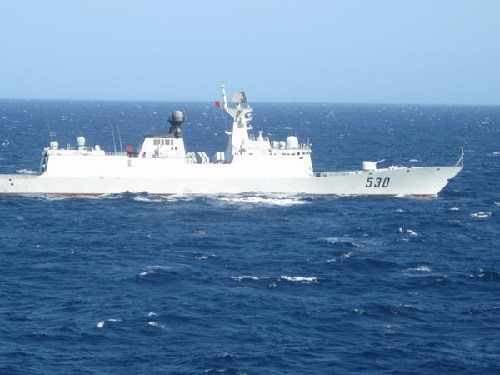 海軍“徐州號(hào)”在地中海為我撤僑游輪伴航