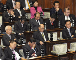 民主黨16名議員缺席預算案表決 菅直人面臨考驗