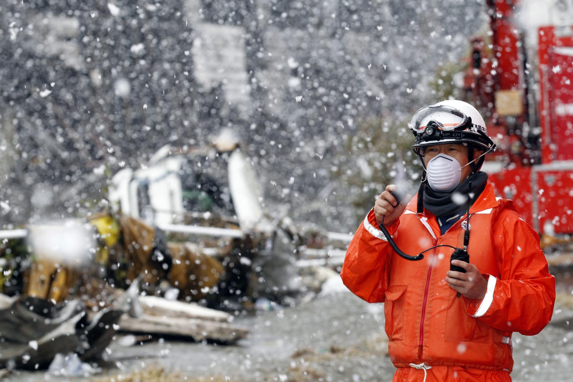 日本仙臺(tái)重災(zāi)區(qū)降大雪 生活必需品供應(yīng)緊張（圖集）