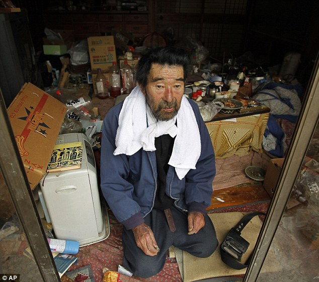 日本地震近一個月奇跡頻現(xiàn) 75歲老翁獲救、“雞堅強”生還