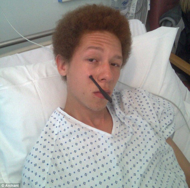 十字弓箭離奇自動發(fā)射 英17歲男孩面部受傷險些沒命