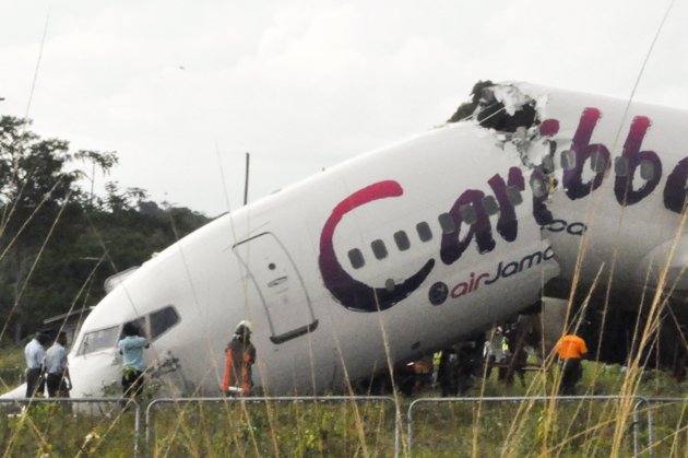 圭亞那雨夜急降機身斷裂 奇跡兩度發(fā)生163人全部生還