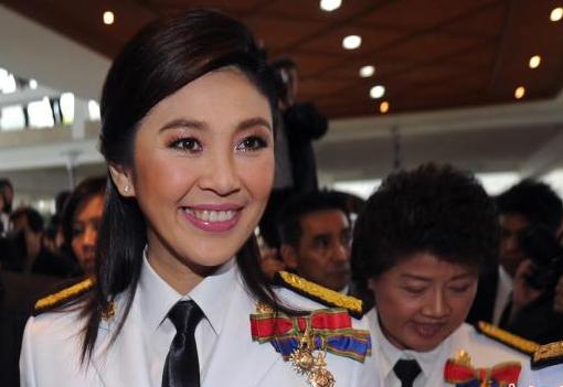 他信妹妹“接棒”當選泰國首位女總理 面臨“傀儡總理”質疑