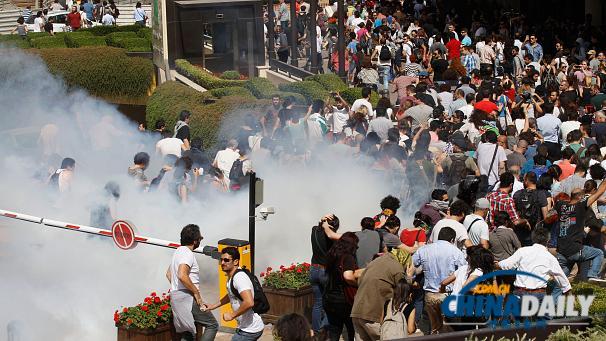 土耳其多地爆發(fā)大規(guī)模反政府示威 總理承認(rèn)警方應(yīng)對方式不妥