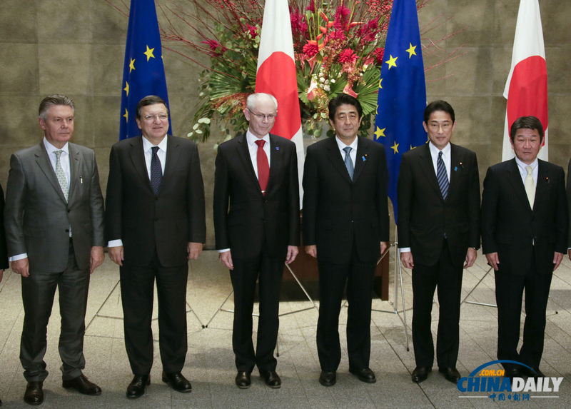 安倍于首相官邸會(huì)見(jiàn)歐盟首腦 發(fā)布會(huì)上喜笑顏看