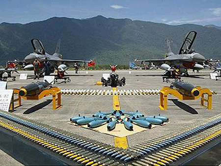 欲決戰(zhàn)境外 臺戰(zhàn)機模擬攻擊大陸沿海雷達