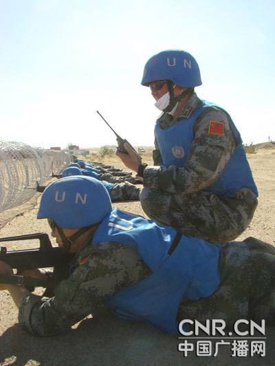 我赴蘇維和大隊(duì)警衛(wèi)中隊(duì)通過(guò)防衛(wèi)技能測(cè)試