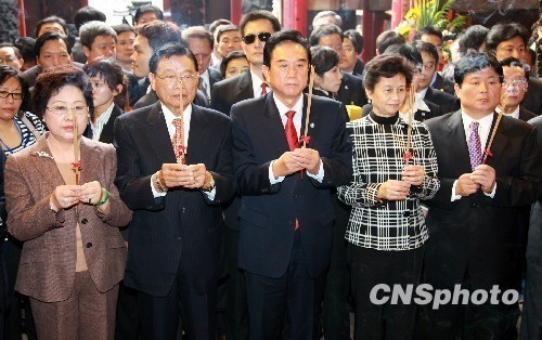 陳云林臺中兩縣行:會老友，敬媽祖，探孤兒