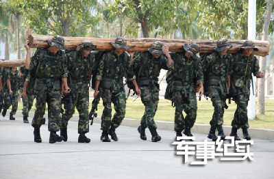 現(xiàn)實(shí)版老A 解密中國(guó)反恐精英訓(xùn)練