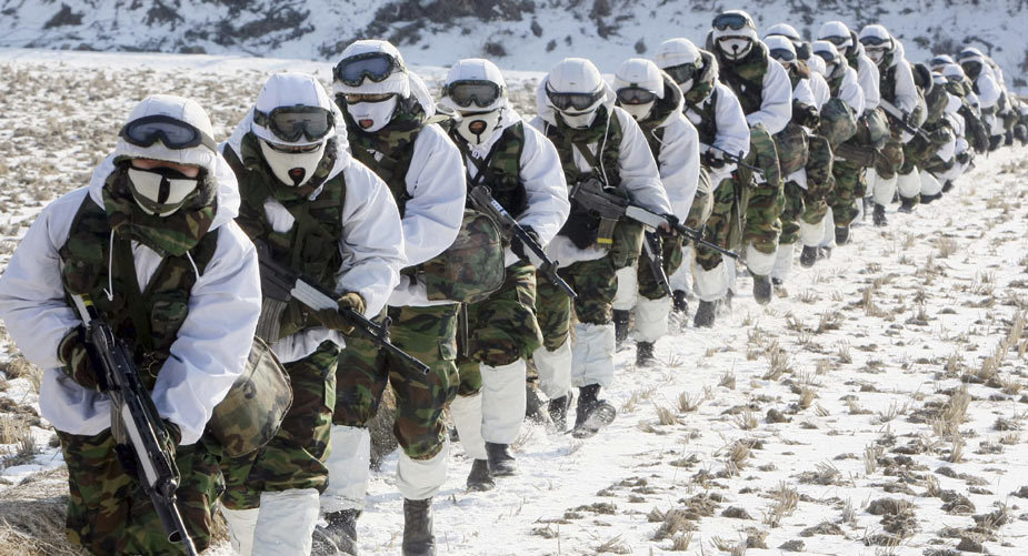 韓國陸軍部隊嚴(yán)寒中進(jìn)行戰(zhàn)術(shù)演練