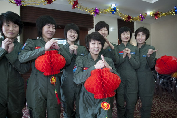 難得悠閑 殲擊機(jī)女飛行員的場(chǎng)下生活