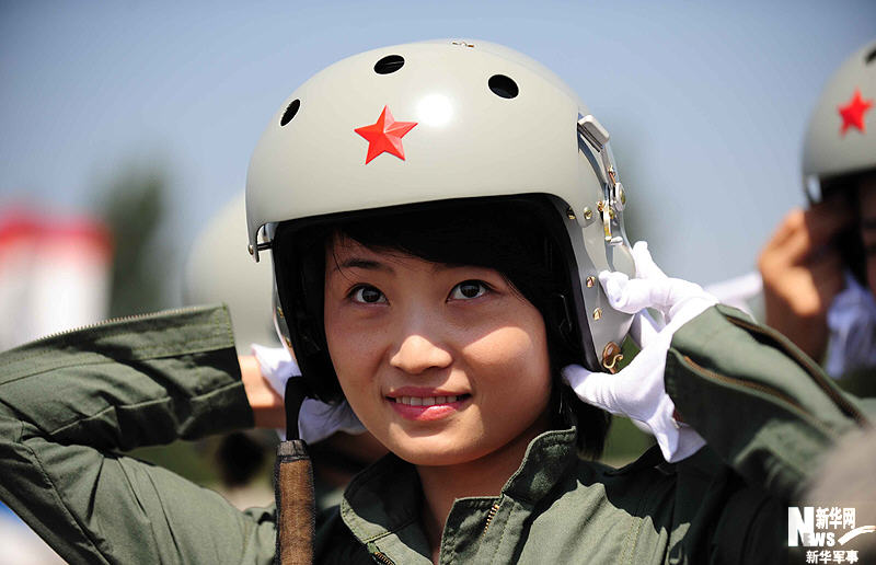 節(jié)日特輯：翱翔在藍(lán)天下的女殲擊機(jī)飛行員