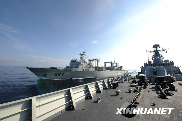 中國海軍第五批護(hù)航編隊(duì)進(jìn)行首次海上補(bǔ)給