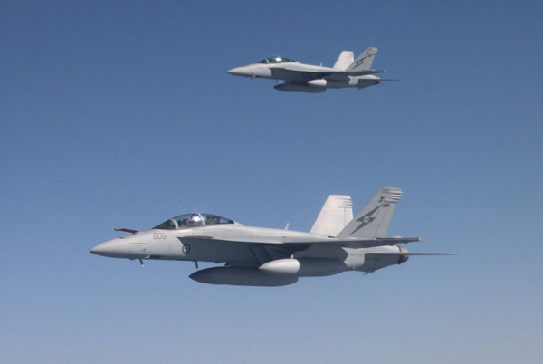 澳空軍首批超級大黃蜂戰(zhàn)機飛越太平洋回國