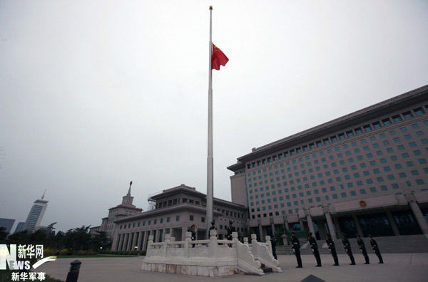 中央軍委辦公廳全體同志悼念玉樹(shù)地震遇難同胞