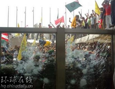 黎巴嫩示威者沖入聯(lián)合國(guó)辦事處打砸搶