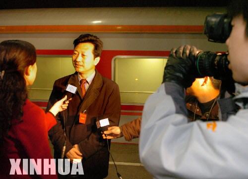 第一批人大代表抵達(dá)北京（組圖）