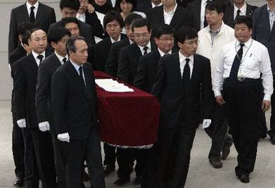 韓國(guó)決定為盧武鉉舉行國(guó)民葬 降半旗致哀