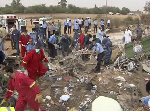 利比亞客機(jī)墜毀103人死亡10歲男孩幸存（多圖）