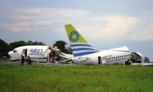 遭雷擊客機乘客回憶“驚魂一刻” 駕駛員表現(xiàn)出色