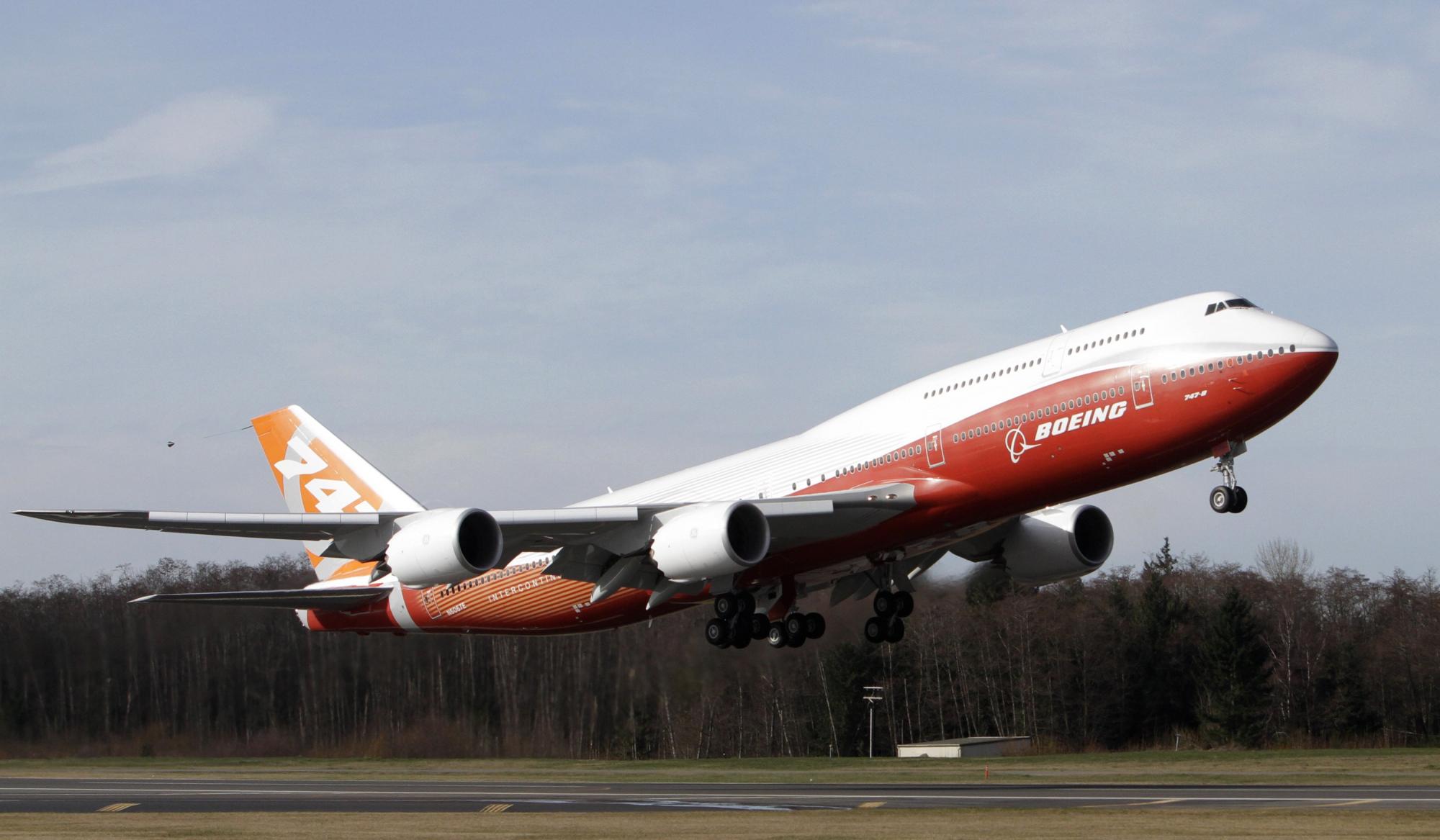 波音747-8型洲際客機(jī)完成首次試航