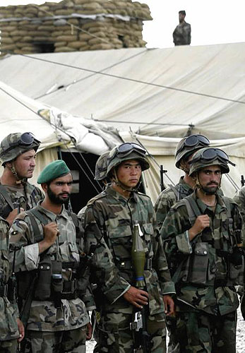 阿政府軍與塔利班激戰(zhàn) 增援米-17慘撞樹(shù)[圖]
