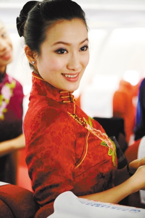 當(dāng)各地空姐遇到旗袍 誰最美？
