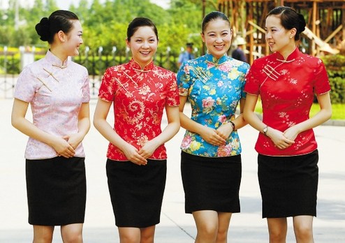 當(dāng)各地空姐遇到旗袍 誰最美？