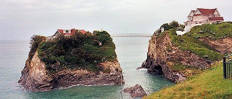 英小島傳奇老房出售 曾接待柯南•道爾、外出須過(guò)吊橋