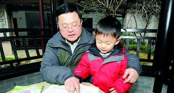 “鷹爸”新招迭出：擬讓兒子獨(dú)自在公海駕船