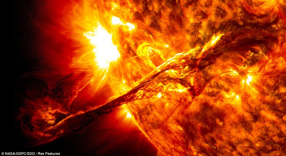 太陽(yáng)表面的“巨龍”：美衛(wèi)星拍到巨型日珥長(zhǎng)達(dá)80萬(wàn)公里