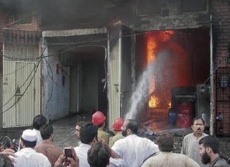 巴基斯坦兩家工廠起火 至少125人死亡
