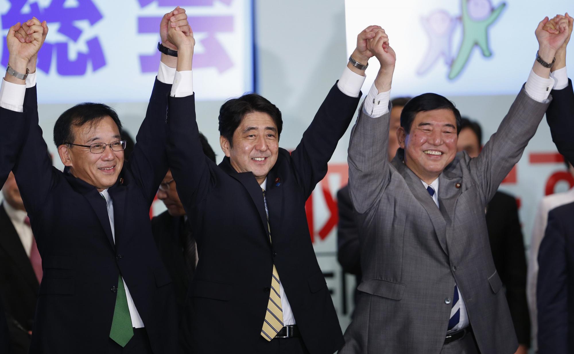 “鷹派”石破茂將任自民黨二號人物 日本政壇急速“向右轉(zhuǎn)”