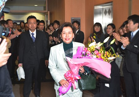 田中真紀子卸任文部科學省大臣 調(diào)侃開始老太婆假日