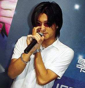 2012明星丑態(tài)之挖鼻孔18式 李冰冰一陽(yáng)指陳小春最銷(xiāo)魂