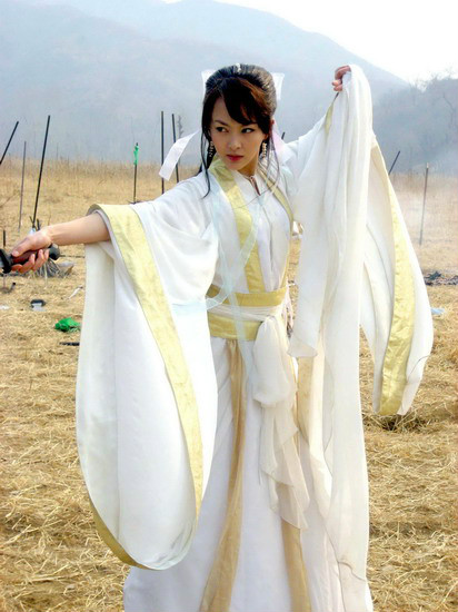 古韻悠悠姿態(tài)翩躚 娛樂(lè)圈最美古裝女子大搜羅